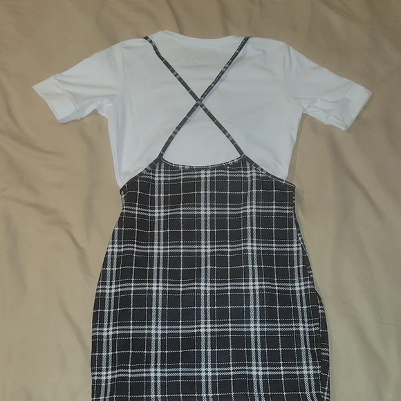 Black and white plaid skirt. (L) - Picture 6 of 10